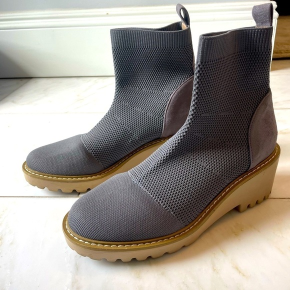 Nicole Miller, size 9, slate blue gray sock knit pull-on lug sole Chelsea boot - Picture 1 of 9
